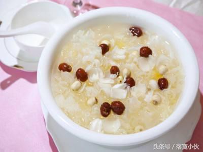 喝酒第二天吃什么养胃护肝：5个饮食方案帮你缓解难受症状
