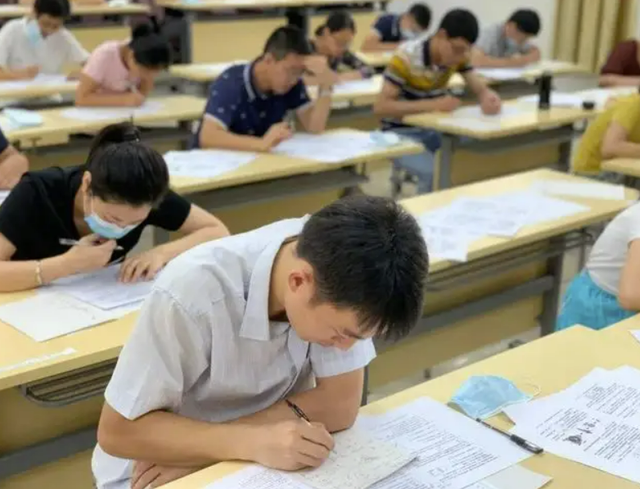 高考语文146分，理科生的“神仙卷面”让阅卷老师都不忍扣分