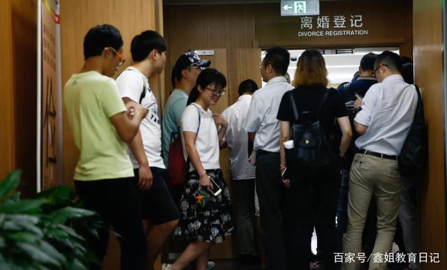 终于不用再演戏了，高考后有家长民政局排队离婚，学生也如释重负