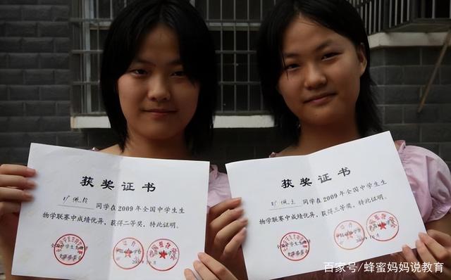 双胞胎一起参加高考，监考老师该如何分辨避免替考？官方自有妙招