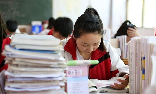 高中禁止“复读”？落榜的学生一脸发愁，教育部为此作出回应！