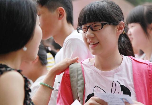 高中禁止“复读”？落榜的学生一脸发愁，教育部为此作出回应！