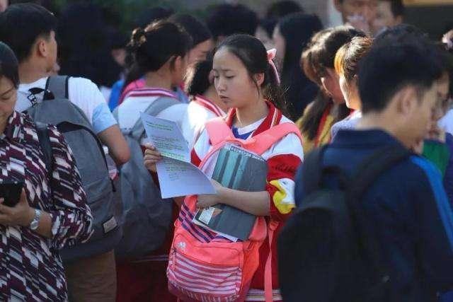 “小睡”和“不小睡”的学生有差距吗？老师说出实话，家长要重视