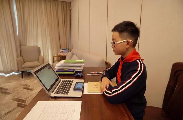 教育部发布通知，确定2022中小学暑假时间，家长表示“喜忧交加”