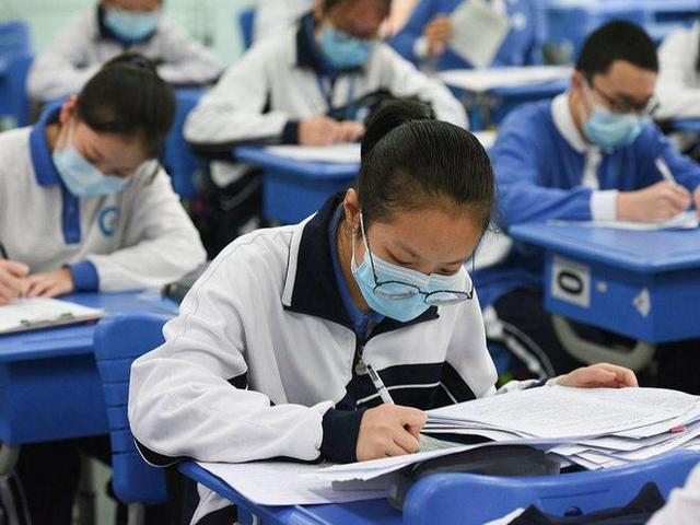 中小学“成绩单”或将被取消，教育部作出回应，学生高兴了一半！