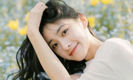追女生就要追好看的女生，因为好看的女生没人追