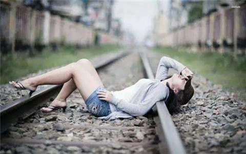堆积情感表达了什么感情？