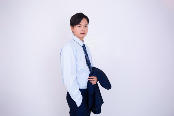 杨羡鹏《人不像人，鬼不像鬼》唱出彻悟内心