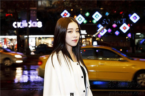女孩言下之意：看你表现背后的深层潜台词与情感影响解析