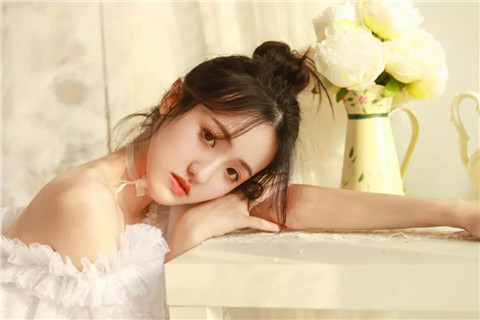 女孩言下之意：看你表现背后的深层潜台词与情感影响解析