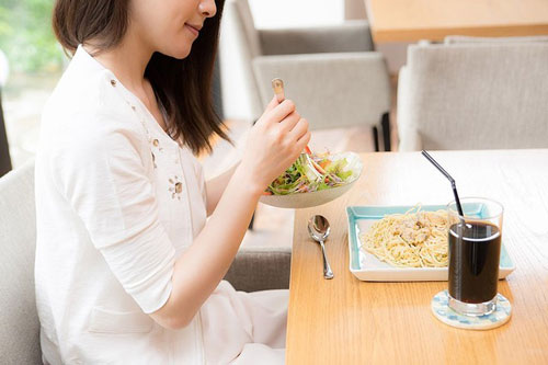 总想吃东西怎么办？学会7招便可轻松对抗食欲