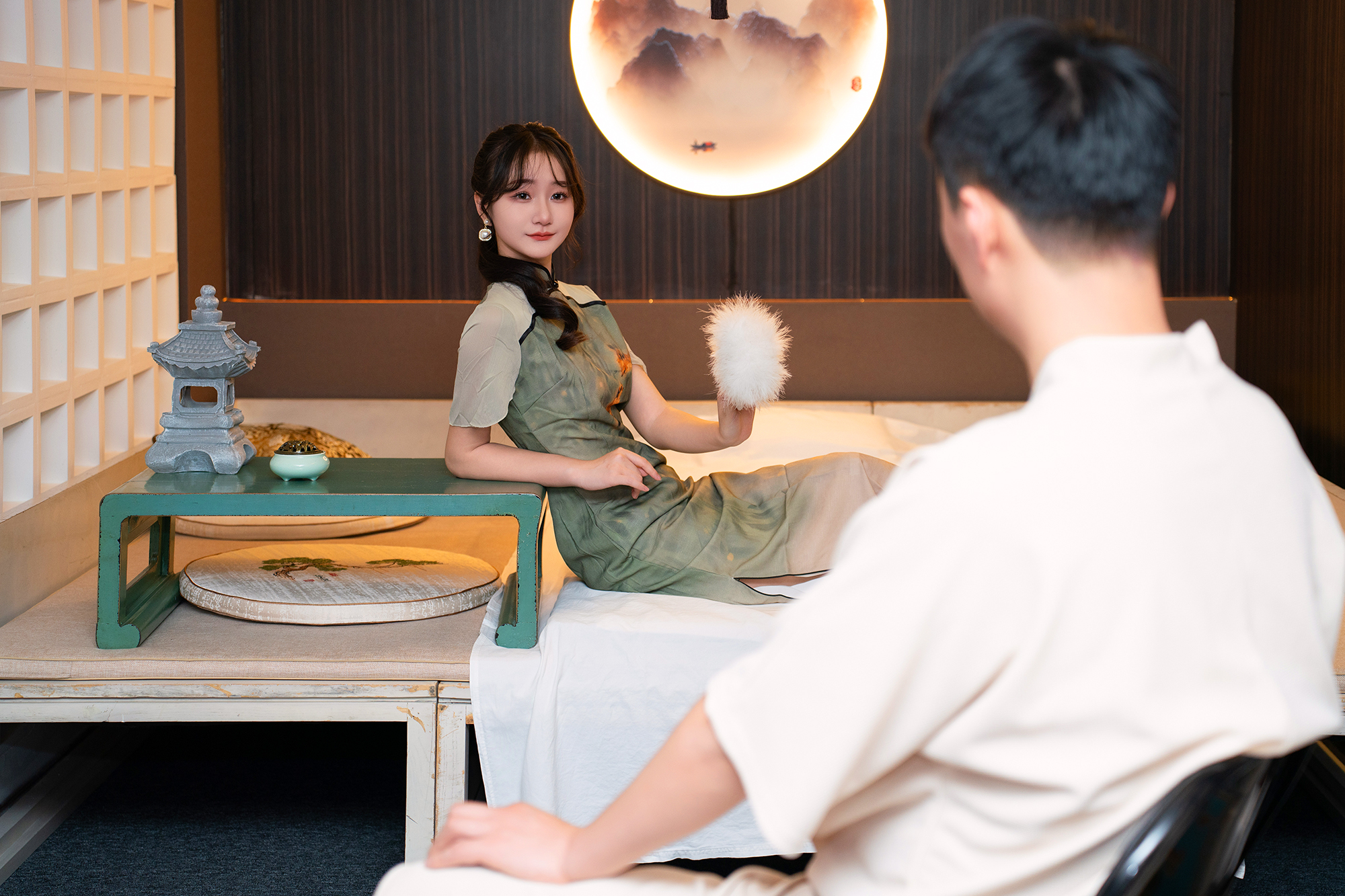 前往北京男士按摩Spa养生会馆，领略漂亮小姐姐的周到服务