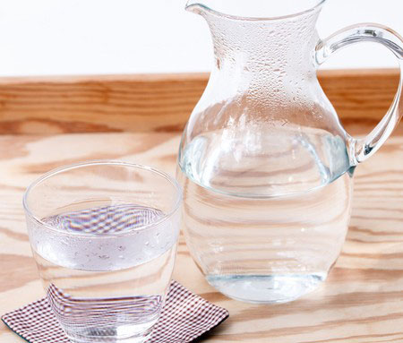 喝水可以减肥 但到底喝冰水or热水？