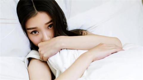 男人好奇分手后不纠缠的女人