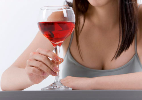 科学家：红酒和巧克力有助于保持苗条身材