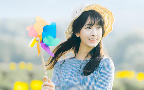 女生暗恋你的十大隐秘信号：揭秘她的微妙暗示，别再错过爱！2025版