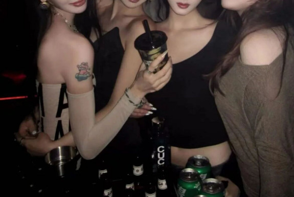 夜店女孩：“我们这种人，留不住谁的”